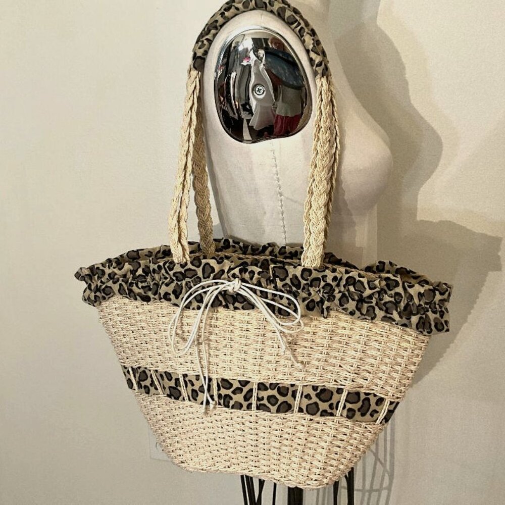 Straw wicker shoulder Bag with Leopard fabric details 2-double rope straps NWOT